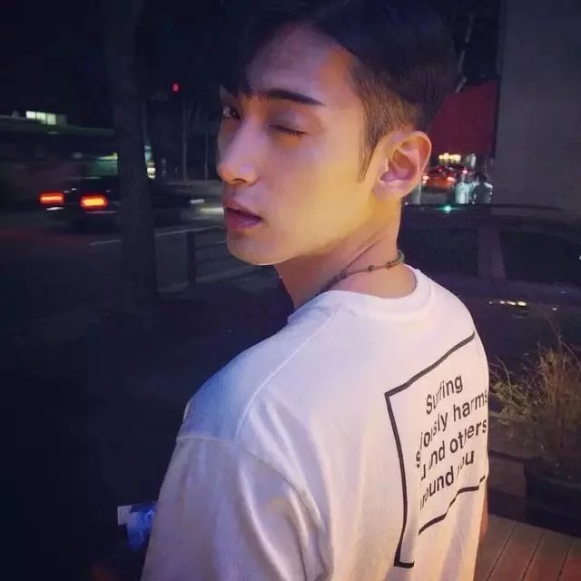 东媚盛国
